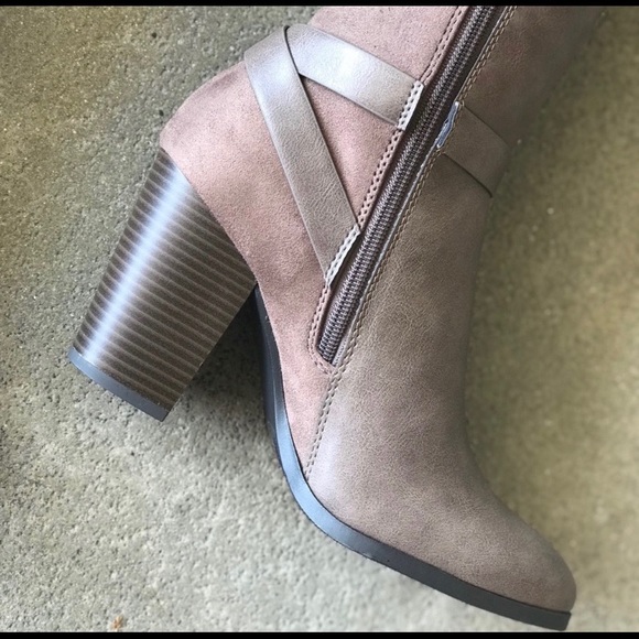 Brand NEW Dressy Heeled Riding Boot - Picture 4 of 5